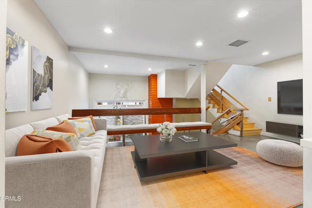 Detail Gallery Image 5 of 47 For 11912 Riverside Dr #20,  Valley Village,  CA 91607 - 2 Beds | 3 Baths