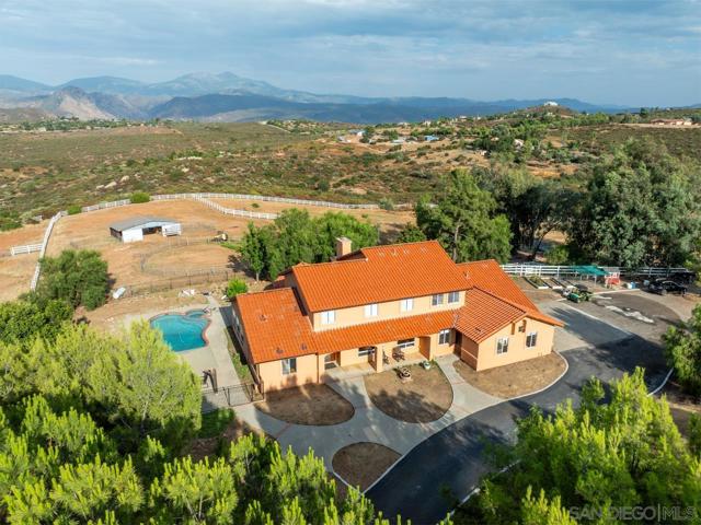 15091 Chemise Creek Rd, Ramona CA: https://media.crmls.org/mediaz/a02b87ba-45b4-42b3-8d5d-caa8604ae6bc.jpg