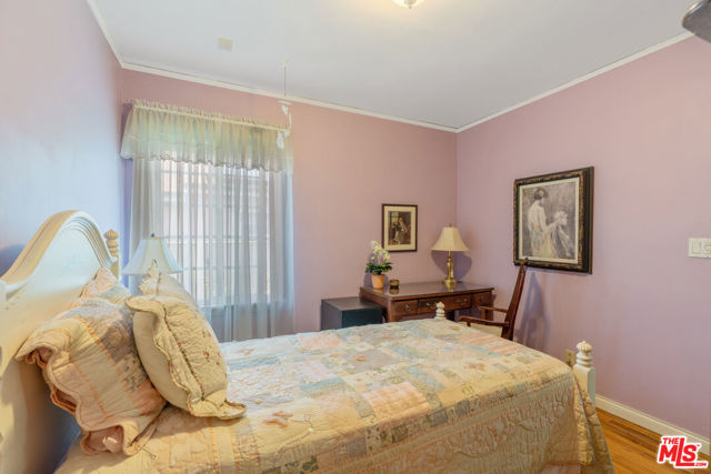 4436 Stansbury Avenue, Sherman Oaks CA: https://media.crmls.org/mediaz/a02bd4ee-e4c0-4a22-9cc1-081c24f4ec0d.jpg