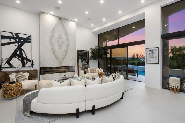 160 Kiva Drive, Palm Desert CA: https://media.crmls.org/mediaz/a02c2163-8975-4d56-be4d-00eeb7421560.jpg