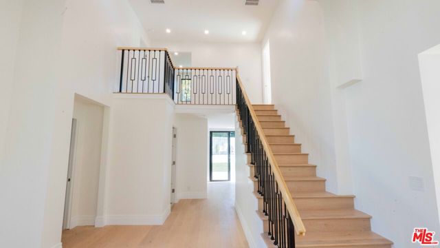 10520 Ashton Avenue, Los Angeles CA: https://media.crmls.org/mediaz/a02c4a54-120c-4dba-9755-32da1ff15ea1.jpg