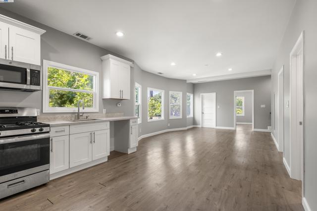 193 W Macarthur Blvd, Oakland CA: https://media.crmls.org/mediaz/a02c5577-268e-477f-94c5-0742f6007fda.jpg