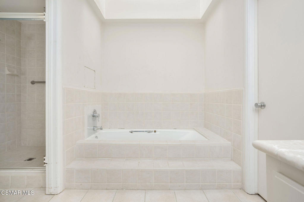 https://media.crmls.org/mediaz/a02cf00a-ed8d-4637-9b43-f451b57ce114.jpg?preset=X-Large