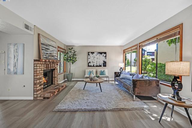 1014 Ironwood Rd, Alameda CA: https://media.crmls.org/mediaz/a02d761a-9806-484a-9dec-497b017fe794.jpg