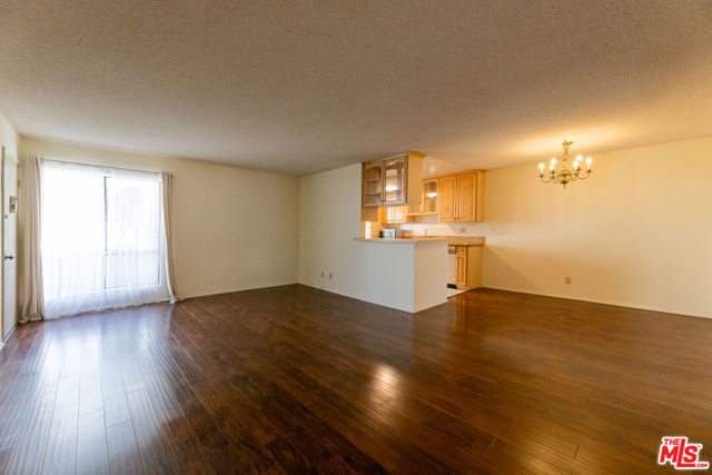 5330 Zelzah Avenue, Encino CA: https://media.crmls.org/mediaz/a02d80b4-d53b-4cb1-a757-281d96a2bcbe.jpg
