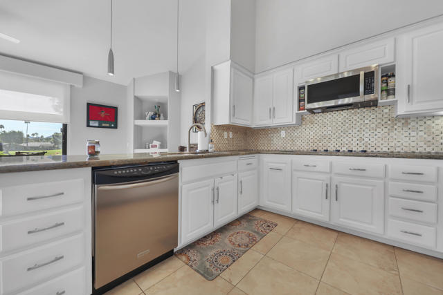 209 Bouquet Canyon Drive, Palm Desert, CA 92211