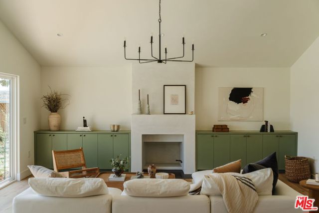 29204 Deep Shadow Drive, Agoura Hills CA: https://media.crmls.org/mediaz/a02dbf92-020f-47da-a5be-5894ad2e6191.jpg