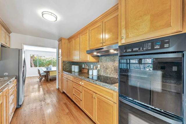 171 E Creek Drive, Menlo Park CA: https://media.crmls.org/mediaz/a02e7092-b35d-41b4-8e27-232e91ae48e7.jpg