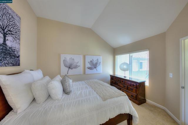 310 Boatswain Ct, Hercules CA: https://media.crmls.org/mediaz/a02f2e16-81e5-45a4-89d4-773b1a57fc92.jpg