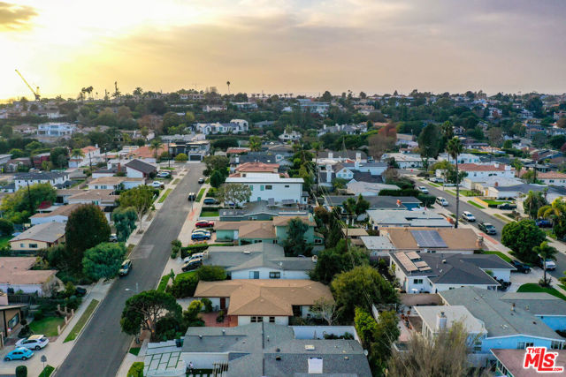 1337 CURTIS Avenue, Manhattan Beach, California 90266, 5 Bedrooms Bedrooms, ,2 BathroomsBathrooms,Residential,Sold,CURTIS,22132619