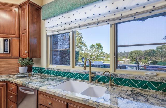 4843 La Jacaranda, Rancho Santa Fe CA: https://media.crmls.org/mediaz/a03267d5-e3d0-4b05-9e05-d68aae5d22a7.jpg