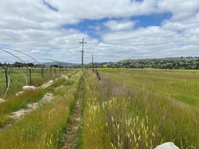 15860 Hill Road, Morgan Hill CA: https://media.crmls.org/mediaz/a032c351-fb04-45d5-a943-9fd4b5b64468.jpg