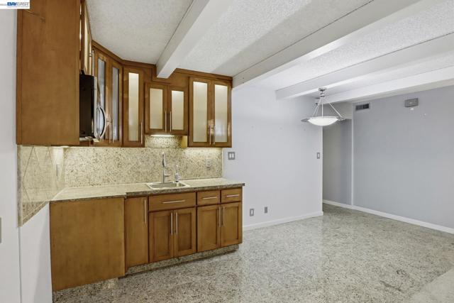 Image 34 of 48 For 2550 Damuth St