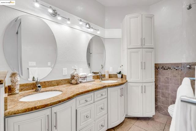 2912 Flint St, Union City CA: https://media.crmls.org/mediaz/a0333583-d9c6-4a40-a148-857b8f8c409a.jpg