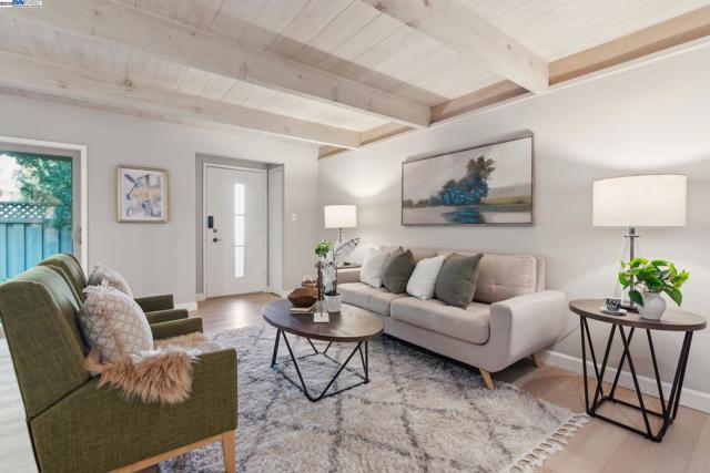 278 Monroe Dr., Mountain View CA: https://media.crmls.org/mediaz/a03354e0-71db-461f-baa5-12bdd4c94e57.jpg