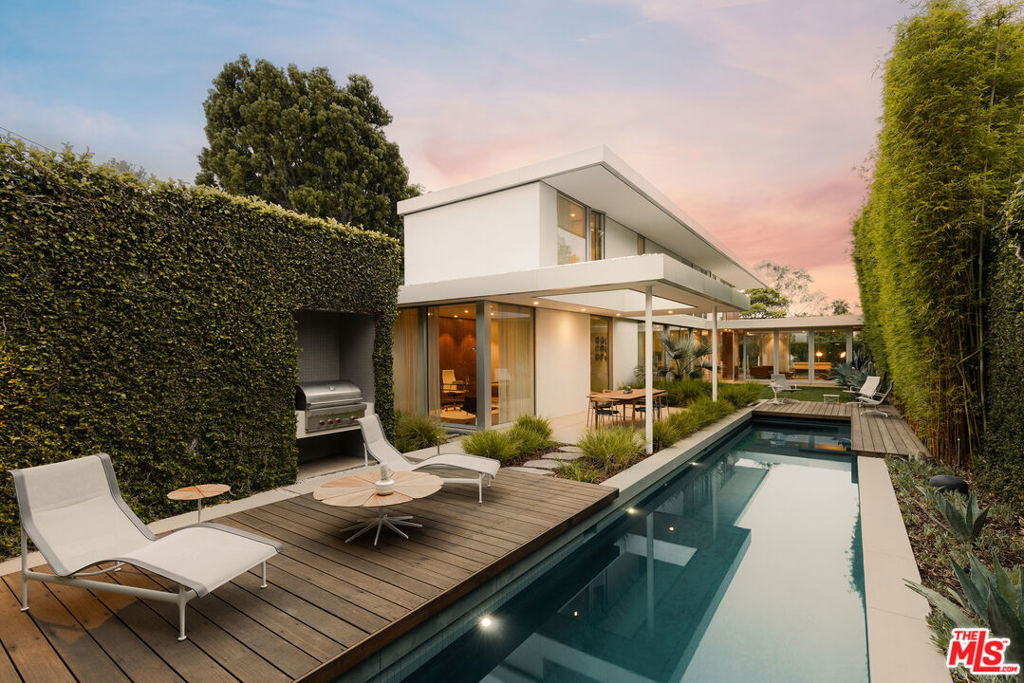 527 7th Street — Mid Century Modern
