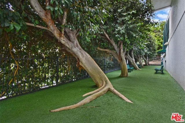 1131 Alta Loma Road, West Hollywood CA: https://media.crmls.org/mediaz/a0339aa9-f697-44b3-b44b-0246a18f131b.jpg