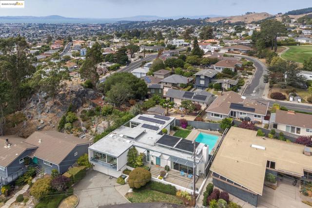 7145 View Ave, El Cerrito CA: https://media.crmls.org/mediaz/a033bbdf-5144-46e2-8e0a-bb422f8b7edd.jpg