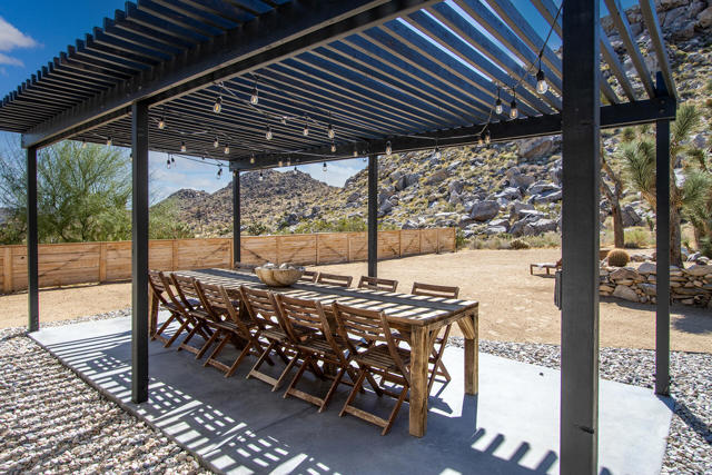 61093 Prescott Trail, Joshua Tree CA: https://media.crmls.org/mediaz/a034bf61-ef45-4a0c-a7bf-8063013e52e3.jpg