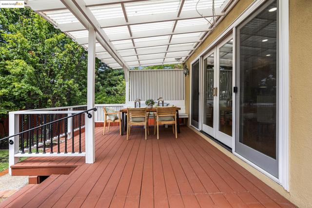 1415 Vancouver Ave, Burlingame CA: https://media.crmls.org/mediaz/a034e761-9b06-42a1-8f09-ab2bbfb7b201.jpg