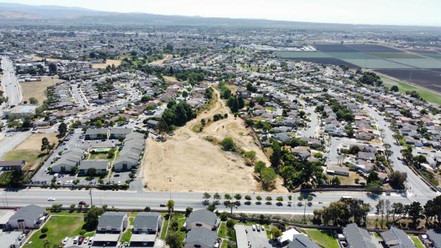 11 Hill Circle, Salinas CA: https://media.crmls.org/mediaz/a034ea9c-5743-4ab2-96db-34f8729d14c7.jpg