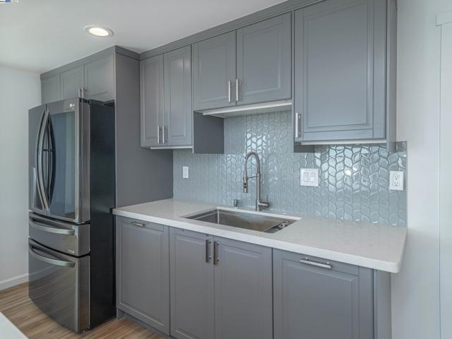 532 Heathcliff Dr, Pacifica CA: https://media.crmls.org/mediaz/a0357377-513d-498a-803e-33b645942901.jpg