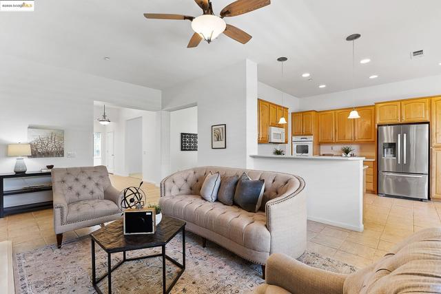 551 Quindell Way, Brentwood CA: https://media.crmls.org/mediaz/a035b2ea-365d-4289-99a4-b22687025305.jpg