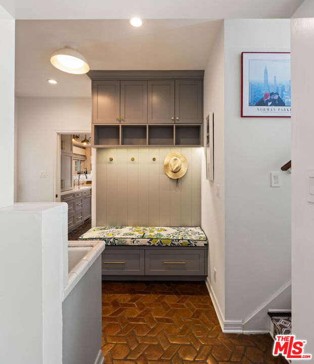 850 Birchwood Drive, Los Angeles CA: https://media.crmls.org/mediaz/a0363a0a-e258-4af8-a0d3-948118727a56.jpg