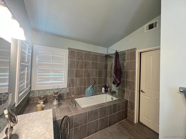 260 Sierra Madre Way, Corona CA: https://media.crmls.org/mediaz/a036f2b7-785f-4aae-b91d-4bda5bcc6ea7.jpg