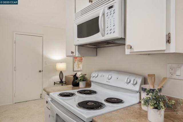 1706 Siskiyou Dr, Walnut Creek CA: https://media.crmls.org/mediaz/a037383a-633b-4a48-8e87-f6036500c306.jpg