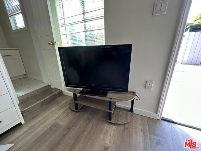 4826 Coolidge Avenue, Culver City CA: https://media.crmls.org/mediaz/a0376c5e-0bae-4912-ba9f-f3ffee588d3d.jpg