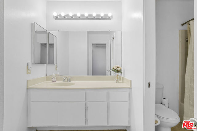 20134 Leadwell Street, Winnetka CA: https://media.crmls.org/mediaz/a037c9da-b239-4832-8021-97380440a1f5.jpg
