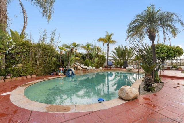 1528 Hendrix Pl, Chula Vista CA: https://media.crmls.org/mediaz/a037e3bf-d3c0-4c46-8134-4a29b00e38a8.jpg