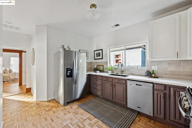 1521 Josephine St, Berkeley CA: https://media.crmls.org/mediaz/a0387140-d058-4bbb-953f-50049d435724.jpg