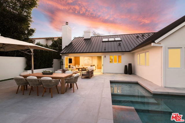 2612 Wallingford Drive, Beverly Hills CA: https://media.crmls.org/mediaz/a0391071-0178-435a-9fb5-e73152141113.jpg