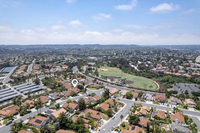 7911 Terraza Disoma, Carlsbad CA: https://media.crmls.org/mediaz/a0399ca2-76d8-44be-8f15-cea27033640c.jpg