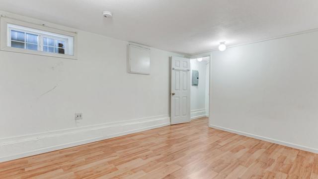 841 Geneva Avenue, San Francisco CA: https://media.crmls.org/mediaz/a039d5fb-28c0-4ccf-b82c-e10b035e7062.jpg