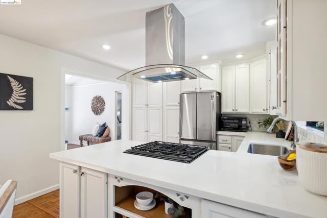 Image 10 of 39 For 73 Homeglen Ln