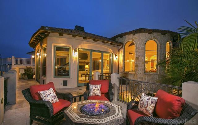 1150 Pine St, Coronado CA: https://media.crmls.org/mediaz/a03b3818-d813-4c36-9684-16521aabab70.jpg