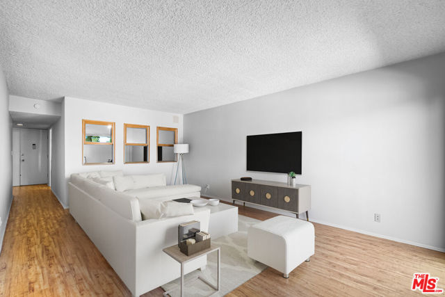 5950 Buckingham, Culver City CA: https://media.crmls.org/mediaz/a03b7b11-84a1-432d-adc8-7a77682aab7c.jpg