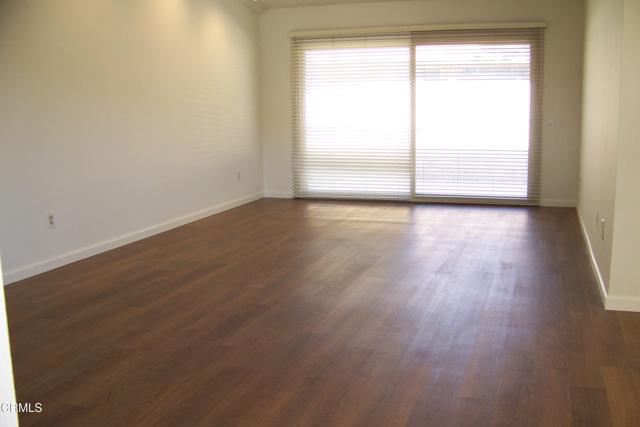 40036 Village 40, Camarillo CA: https://media.crmls.org/mediaz/a03c807a-be40-43fa-b51c-4749d151f588.jpg