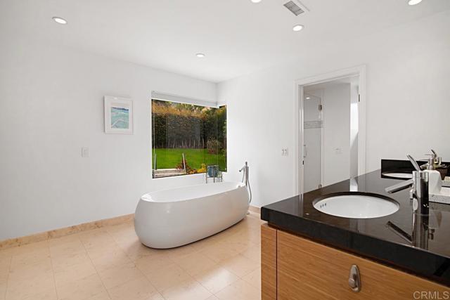 2127 Heather Ln, Del Mar CA: https://media.crmls.org/mediaz/a03d5b33-e879-41ef-86aa-1a8bf0943d8f.jpg