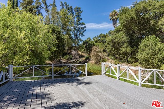 10999 Ojai Santa Paula Road, Ojai CA: https://media.crmls.org/mediaz/a03db3f1-3411-42d4-b18c-6621722d1723.jpg