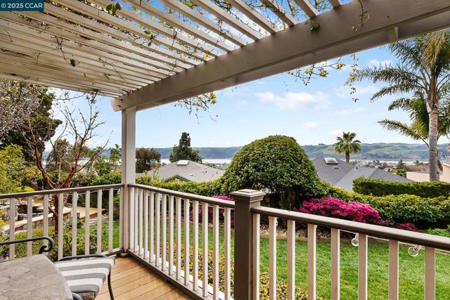 1620 Saint Francis Ct, Benicia CA: https://media.crmls.org/mediaz/a03e8ce9-a4a1-4ae3-8cd3-6b326684d761.jpg