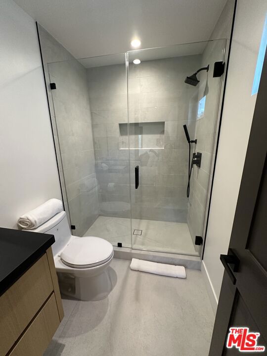 622 N La Jolla Avenue, Los Angeles CA: https://media.crmls.org/mediaz/a03f9c58-99b7-4427-a338-785484dda0c4.jpg