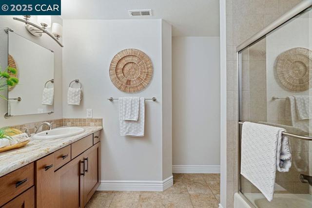 260 Edinburgh Cir, Danville CA: https://media.crmls.org/mediaz/a03fa083-c1c7-4b87-84bc-e8bf0db7ae3d.jpg