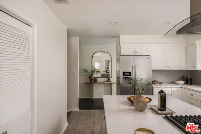 14141 Killion Street photo 6