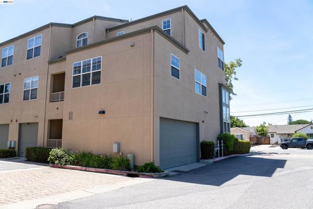 742 N 6th St, San Jose CA: https://media.crmls.org/mediaz/a04082b7-ba12-4f5f-9d08-60aa6cc39ee7.jpg