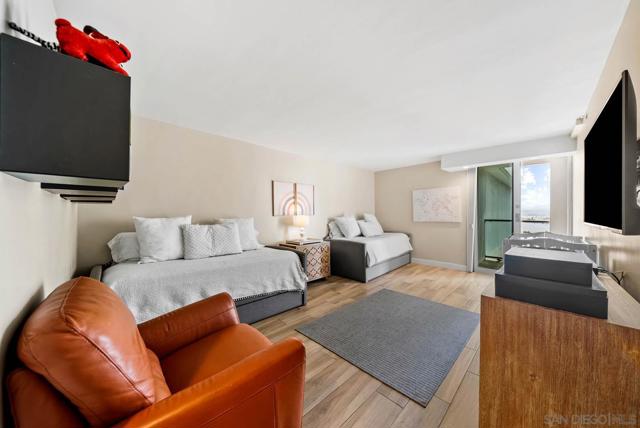 1780 Avenida Del Mundo, Coronado CA: https://media.crmls.org/mediaz/a041084b-9b6c-4dc8-b9e2-64be7b18538a.jpg