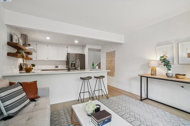 101 Carob Ln, Alameda CA: https://media.crmls.org/mediaz/a04109c8-e22f-4b99-b9f0-01b5a82948f8.jpg